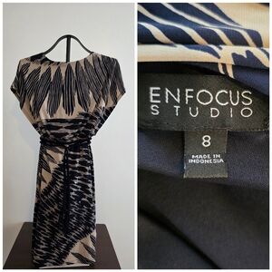 Enfocus Studio dress in size 8 featuring a stylish abstract print